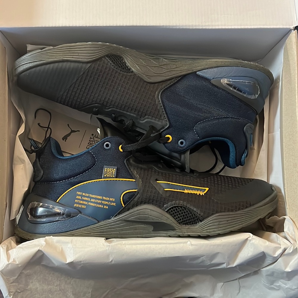 Size 10.5 mens, brand new. In box. Never worn.